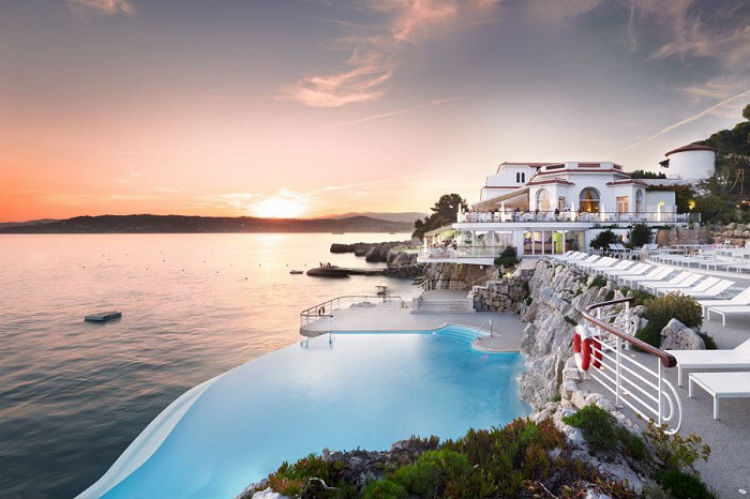 Top-10-of-the-most-beautiful-hotel-pools-Hotel-du-Cap-Eden-Roc-Cap-DAntibes